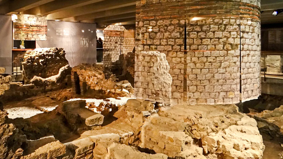Crypte Archéologique de l'île de la Cité